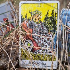 Tarot karta Císařovna, symbol ženské energie, plodnosti a hojnosti.