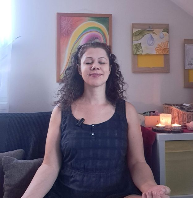 1 Tarot karta Zamilovaní s archandělem Rafaelem symbolizující lásku, vztahy a duchovní vedení.
